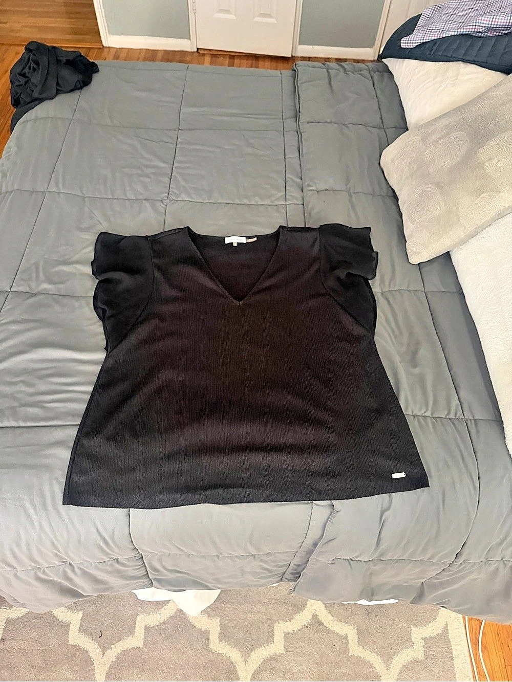 Calvin Klein V-Neck Flutter-Sleeve Top Black XL